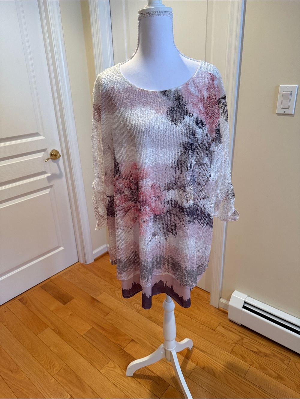 Nina Murati Gorgeous Crochet Tunic Pink & White with sparkle . Made in Italy